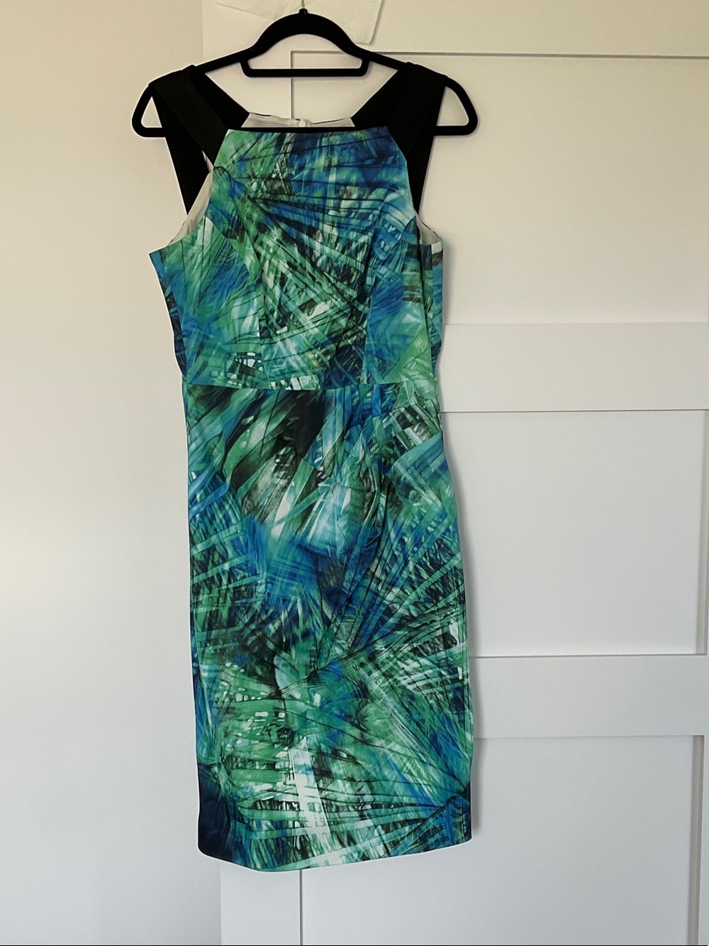 Sleeveless Green & Blue Palm-Print Sheath Dress